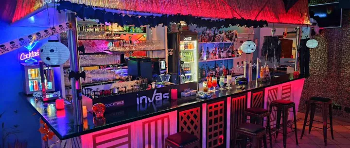 Innenraum der Bar InVas